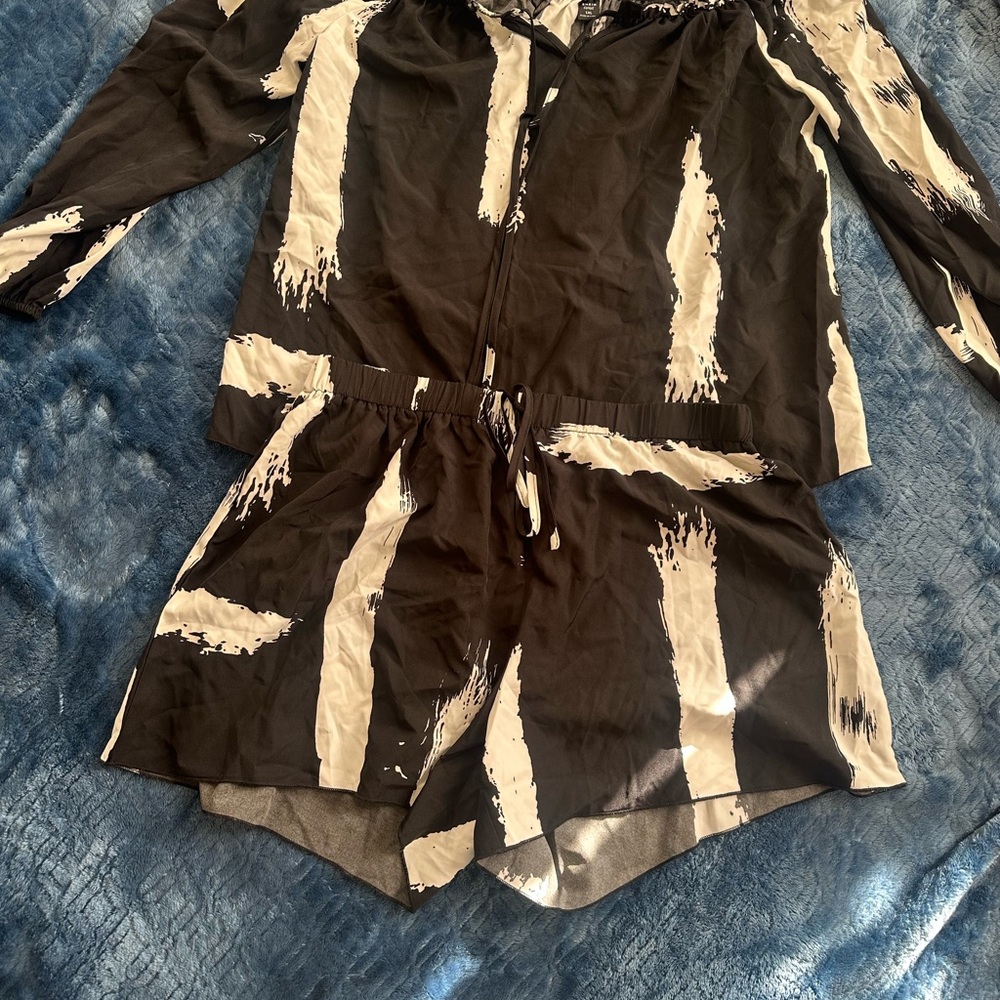 SHEIN Black and Cream Patterned Set